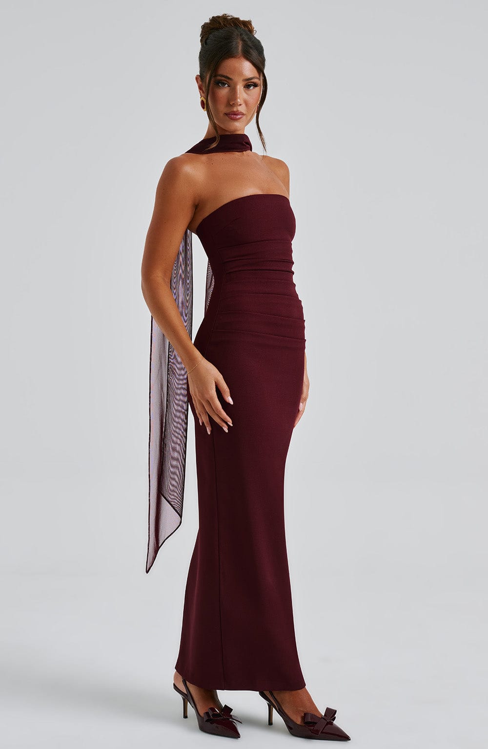Elegantes Damenkleid mit langem, bodenbedeckendem Rock