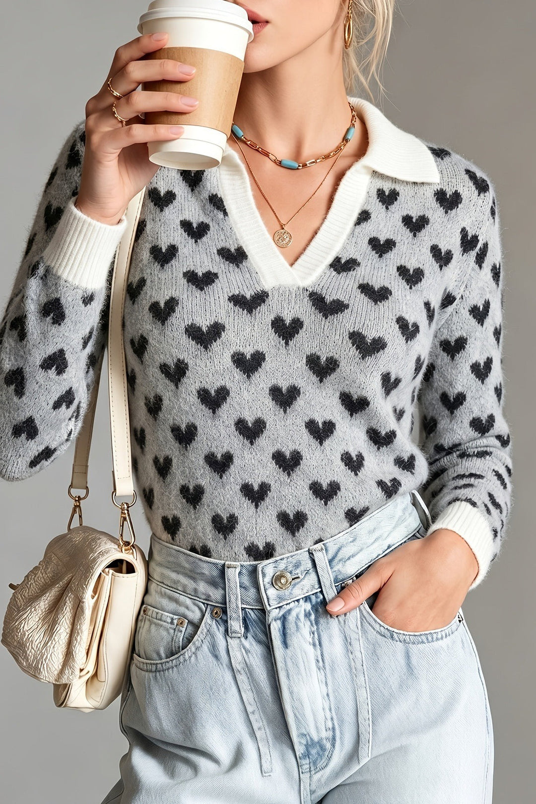 Damenpullover aus Strick mit Herzmuster und langen Ärmeln