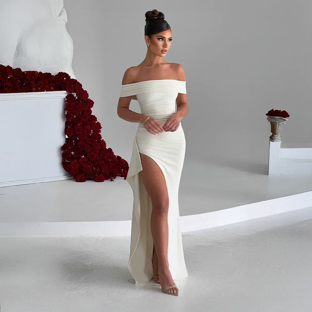 Maxi-Kleid mit seitlichem Schlitz und schulterfreiem Ausschnitt
