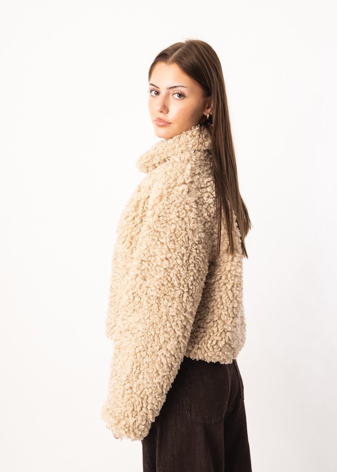 Lockere Jacke aus Schafsfell mit Locken