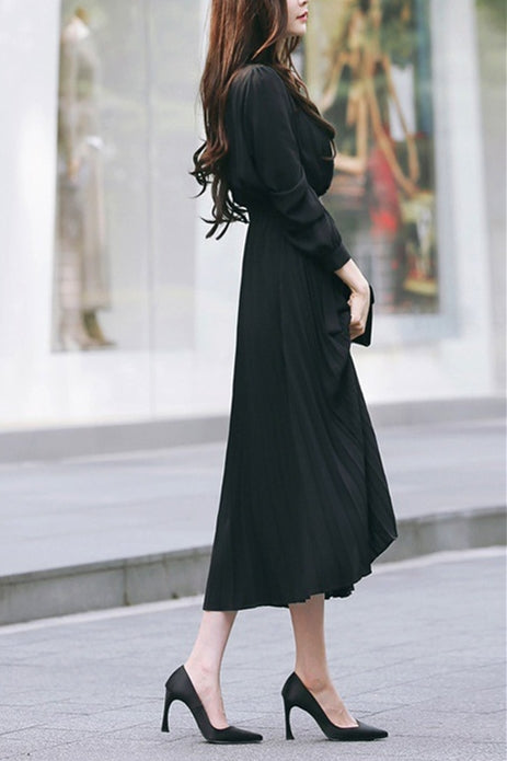 Plissiertes Chiffonkleid mit Puffärmeln