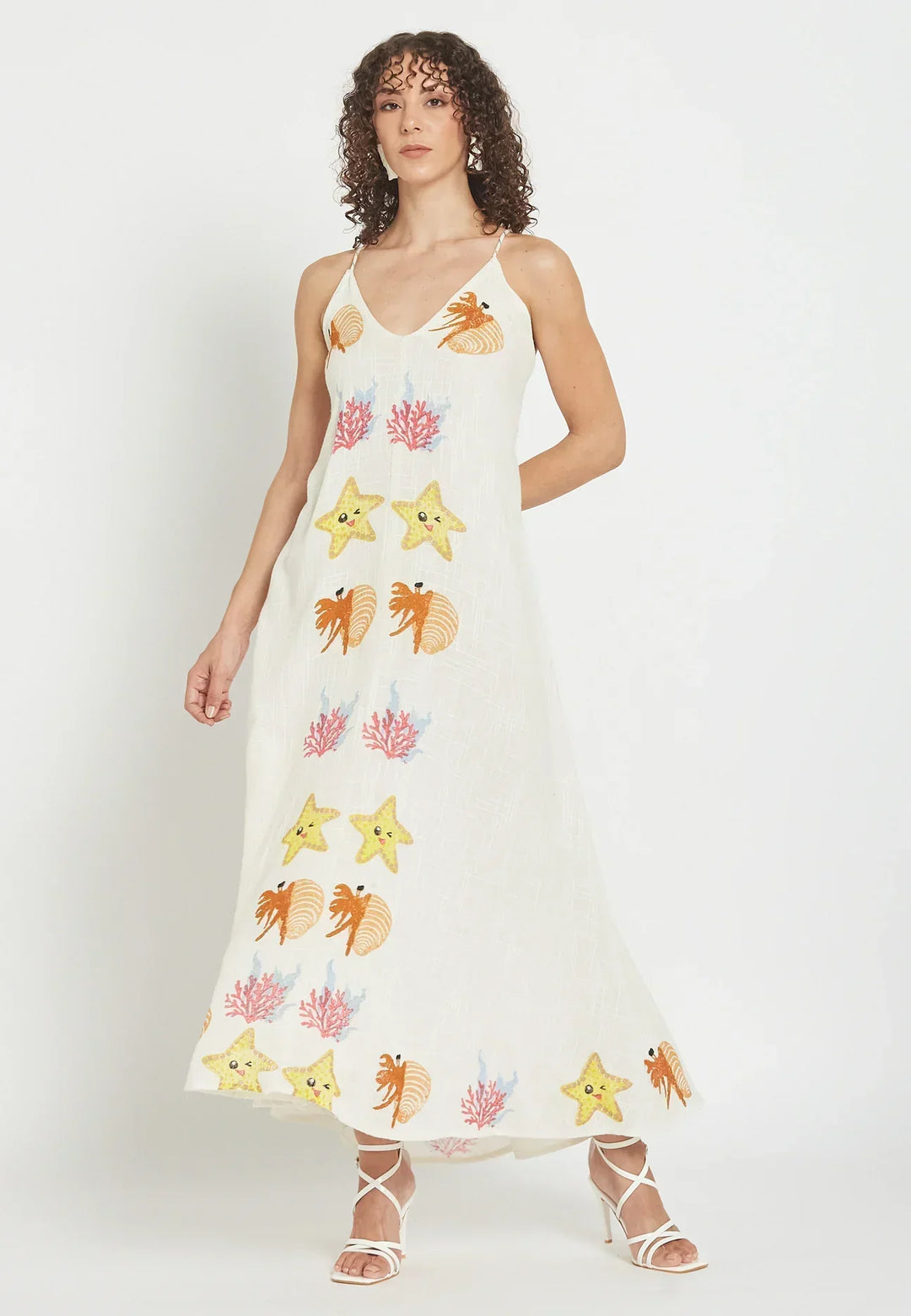 Langes Sommerkleid für Damen mit feiner Meeresstickerei und leichtem Fall