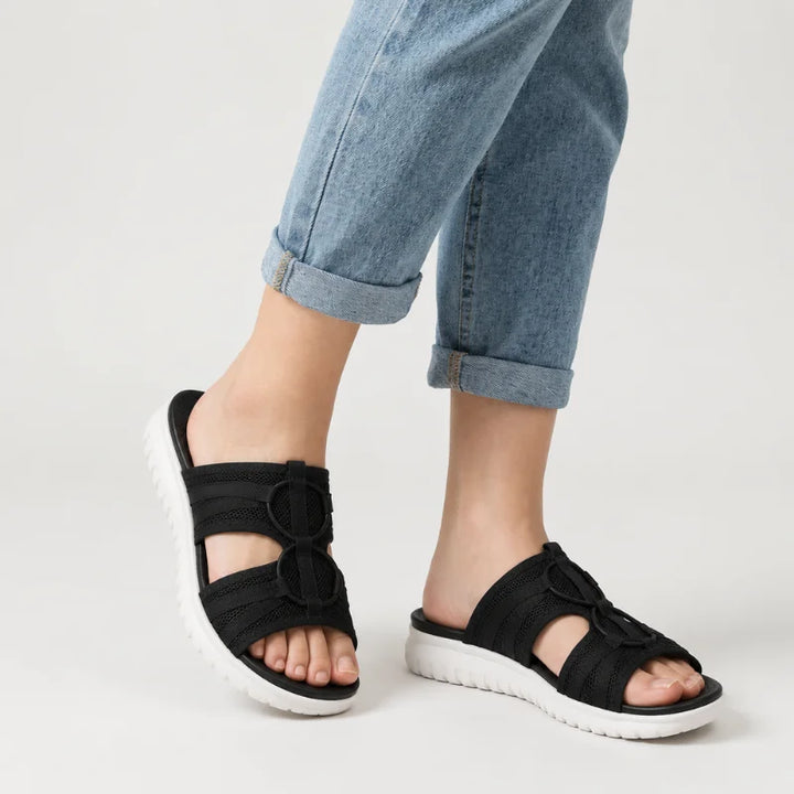 Leichte Damen Schlupfsandalen, Ansicht des Fußbetts und der Riemen