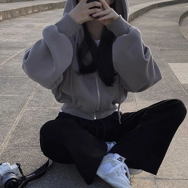 Stilvoller kurzer Kapuzenpullover