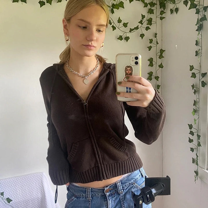Gemütlicher Kapuzenstrickcardigan mit Knopfleiste vorne