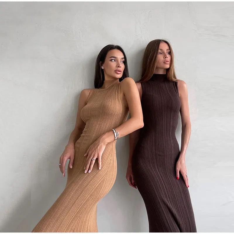 Weiches gestricktes, geripptes Bodycon-Midikleid