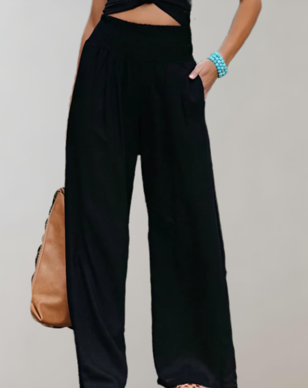 Weite Hose mit hohem Bund und ausgestellten Beinen