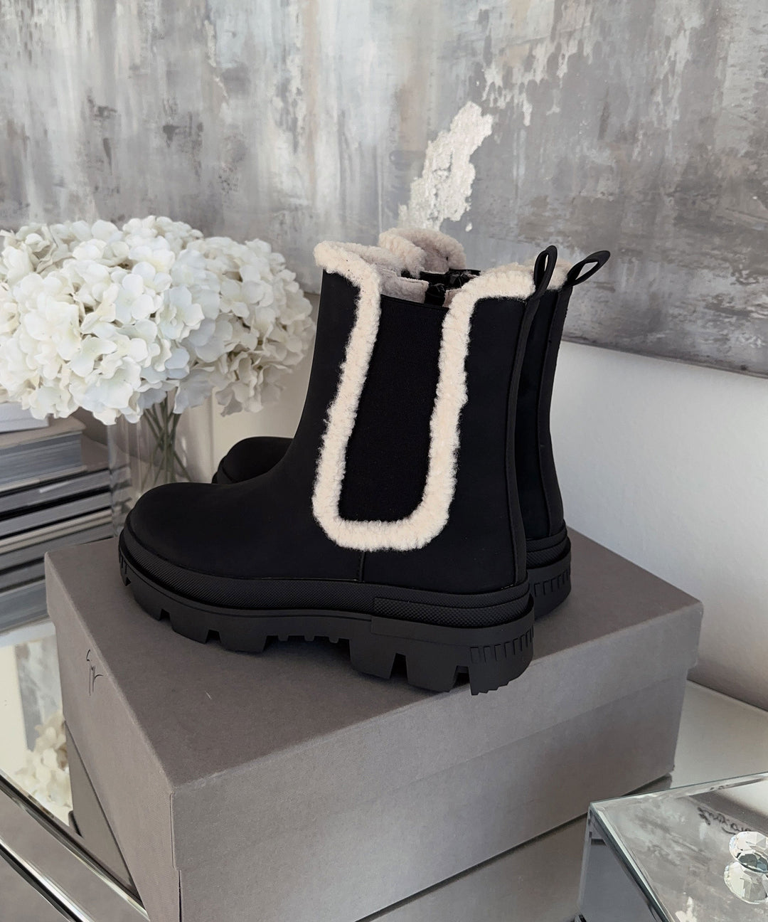 Schicke schwarze Leder-Stiefeletten