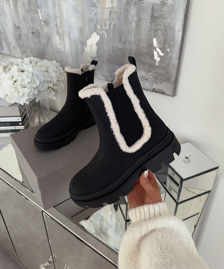 Schicke schwarze Leder-Stiefeletten
