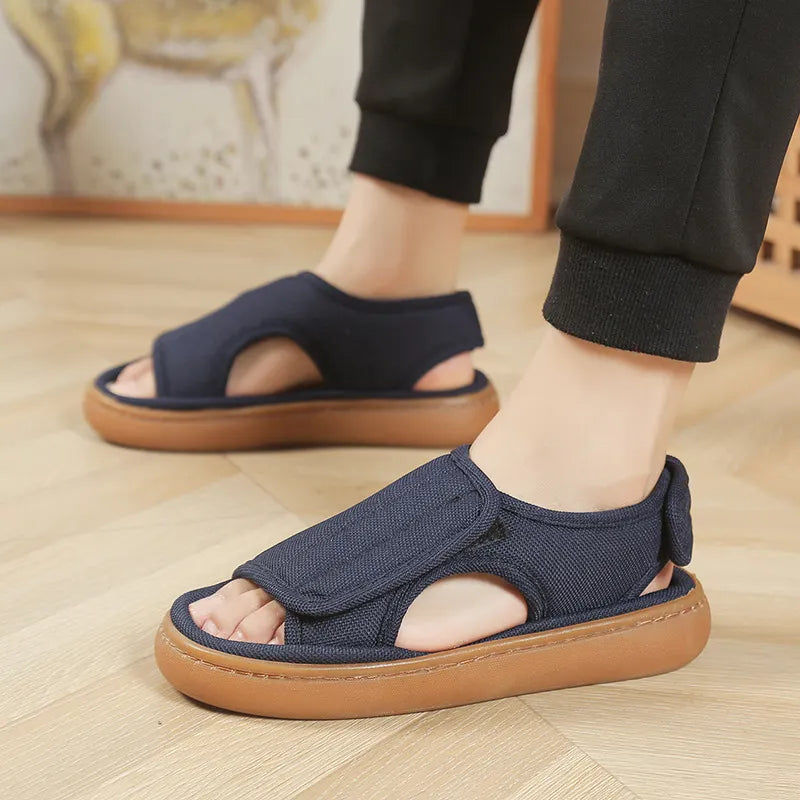 Detailansicht der Damen Sandalen mit Klettverschluss am Riemen