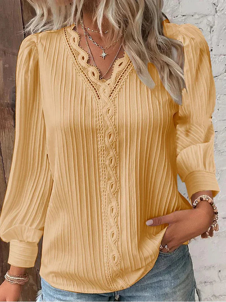 Damenbluse aus Chiffon mit Spitzenbesatz