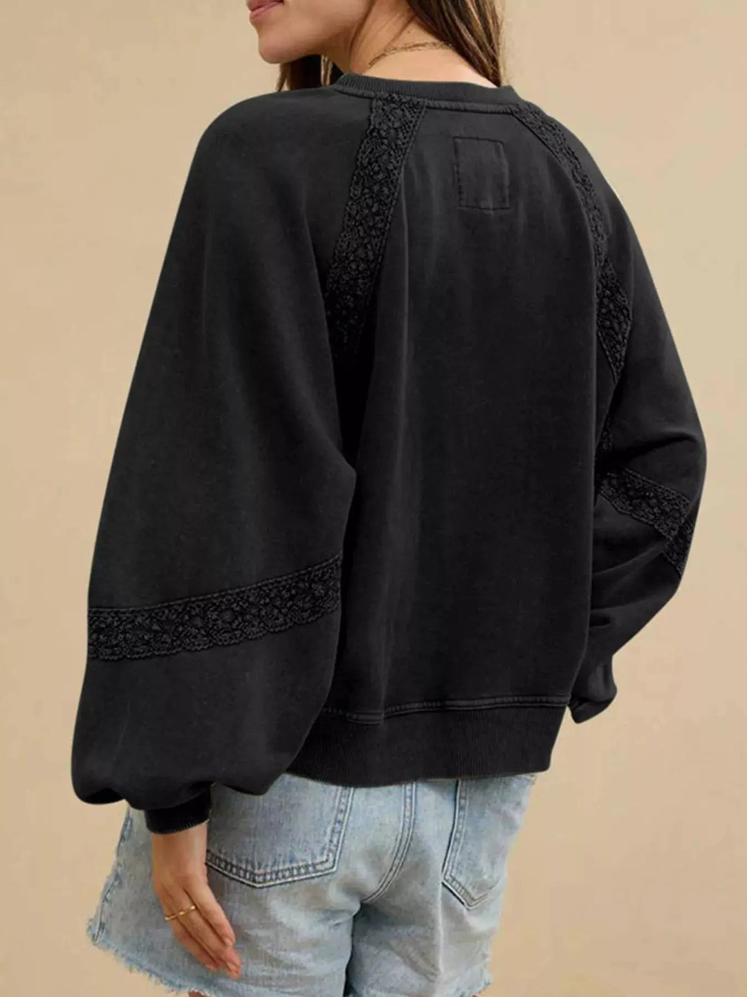 Gemütliches Sweatshirt mit Spitzenbesatz für lässig-schicke Looks