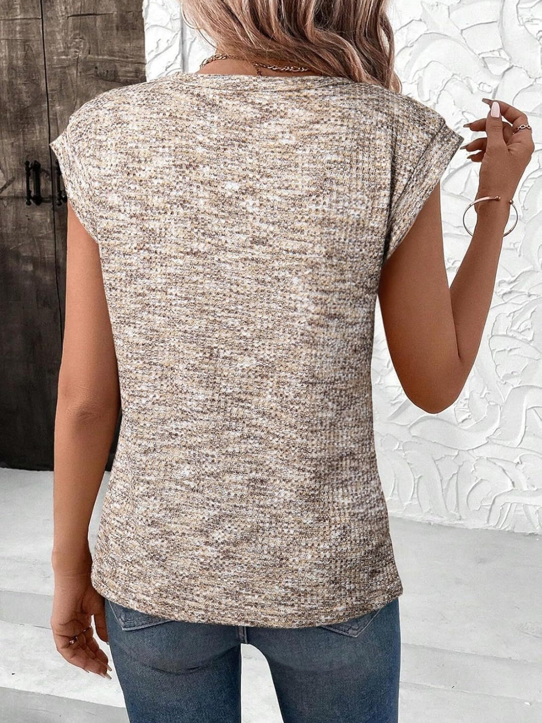 Grau meliertes T-Shirt mit Rundhalsausschnitt und kurzen Ärmeln für Damen