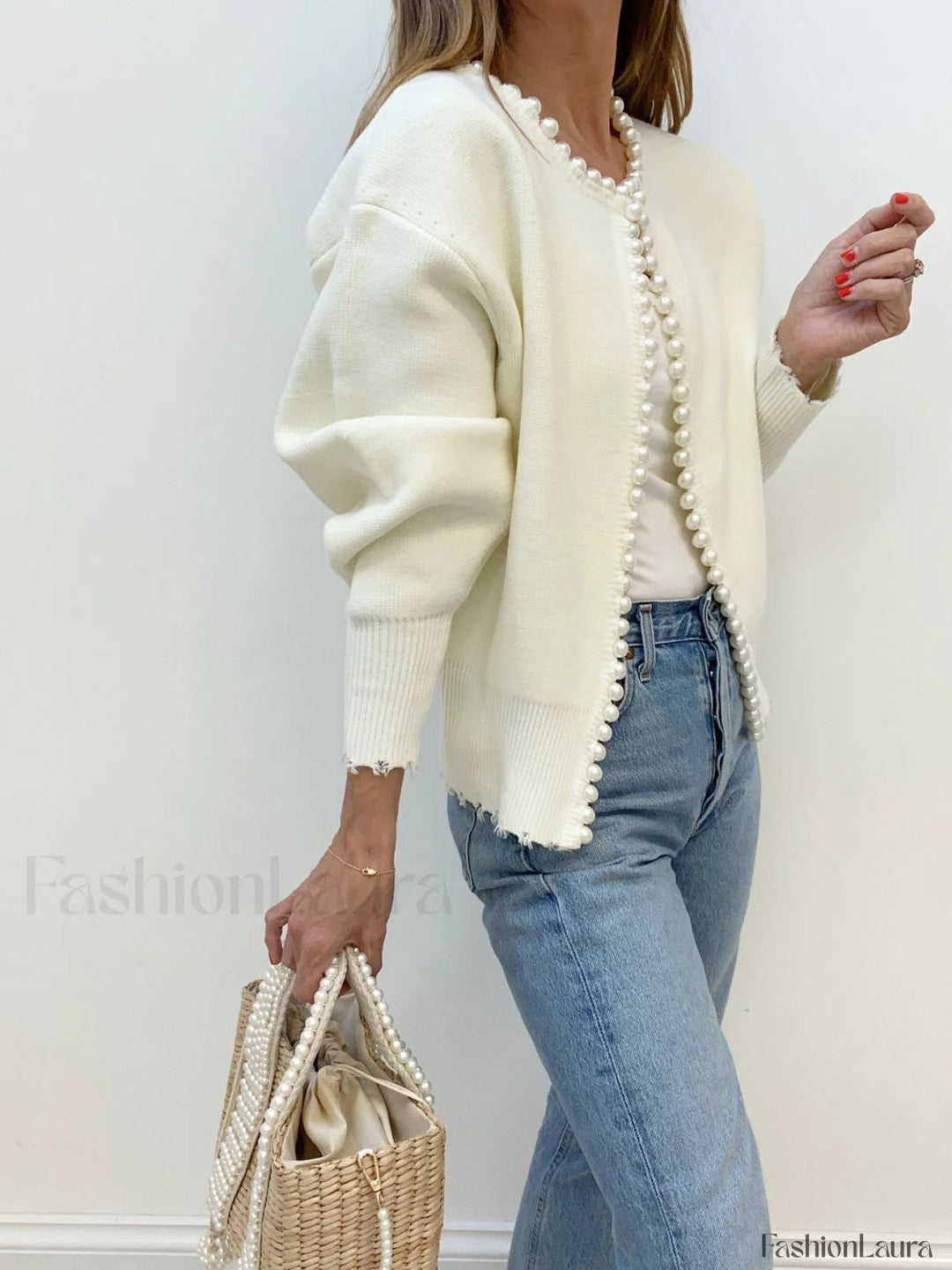 Strickcardigan mit Perlenbesatz und ausgefranstem Saum