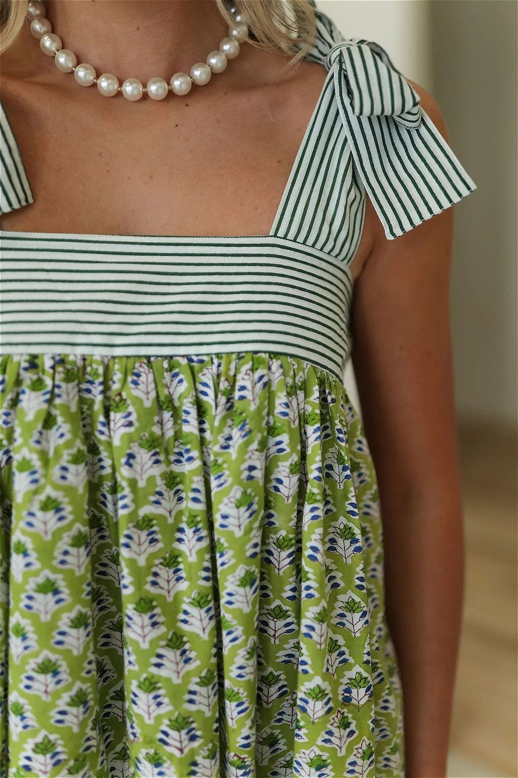 Damen Midikleid mit floralem Muster in leichter, boho-inspirierter Ausführung