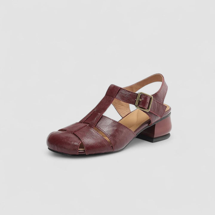 Damen Mary Jane Schuhe mit verstellbarem Riemen von schräg vorne