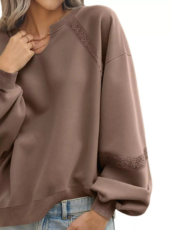 Gemütliches Sweatshirt mit Spitzenbesatz für lässig-schicke Looks