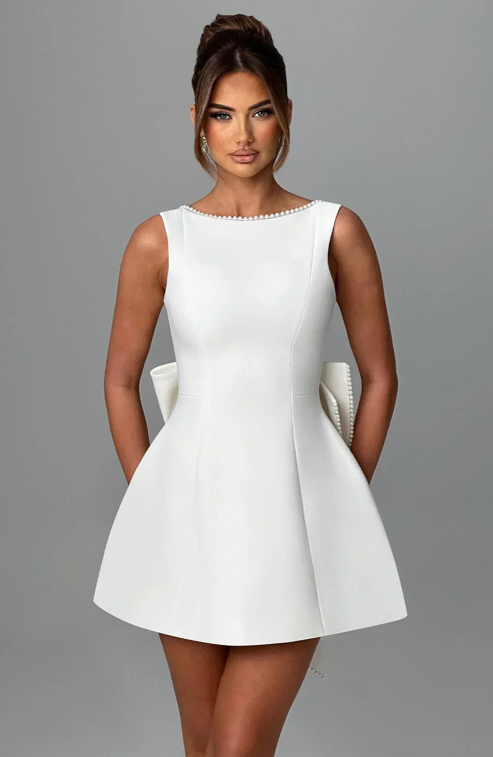 Cocktailkleid für Damen mit Schleifenrücken