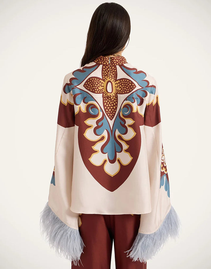 Boho-Spitzen-Top mit Glockenärmeln und hohem Kragen