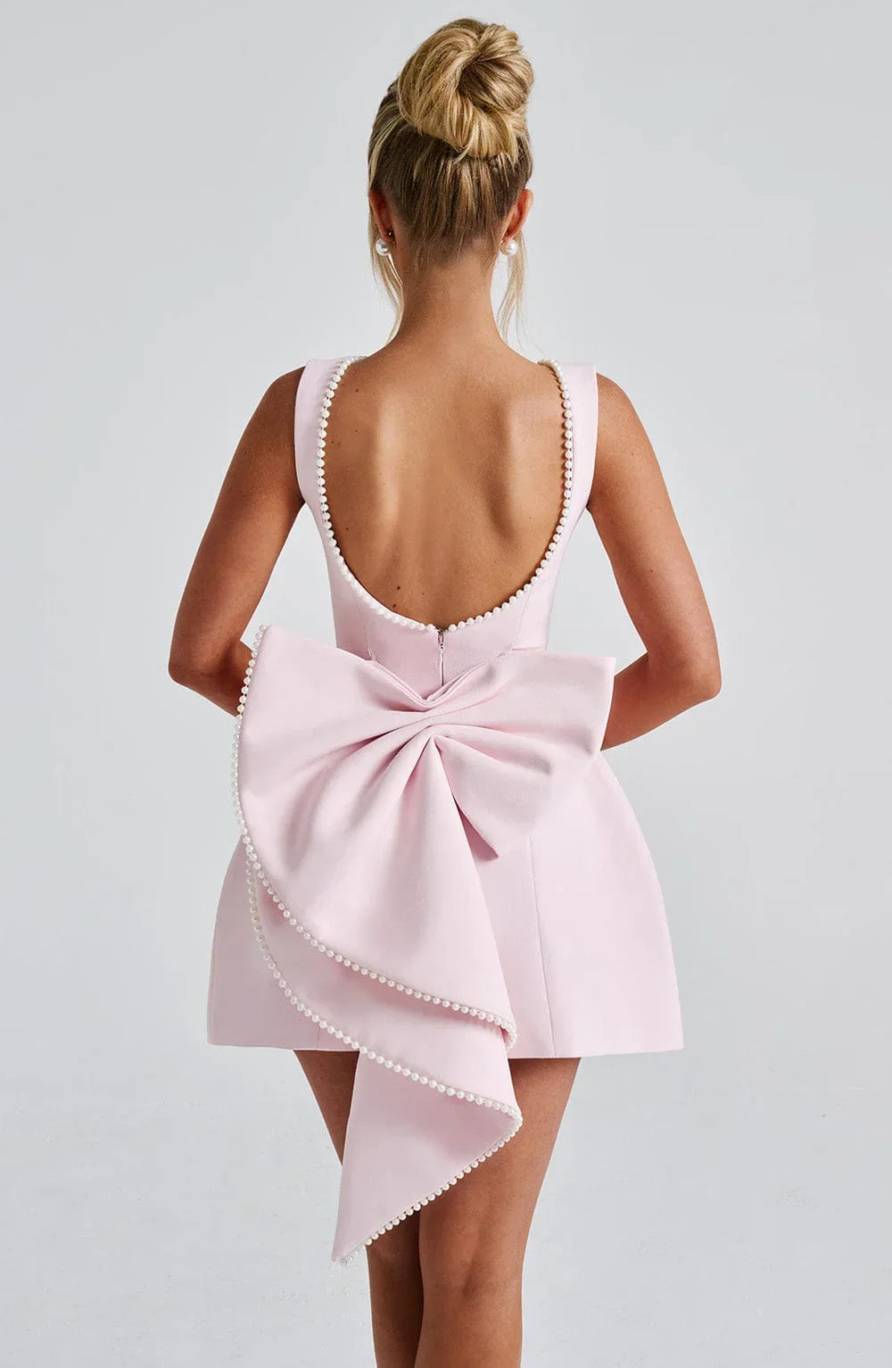 Cocktailkleid für Damen mit Schleifenrücken