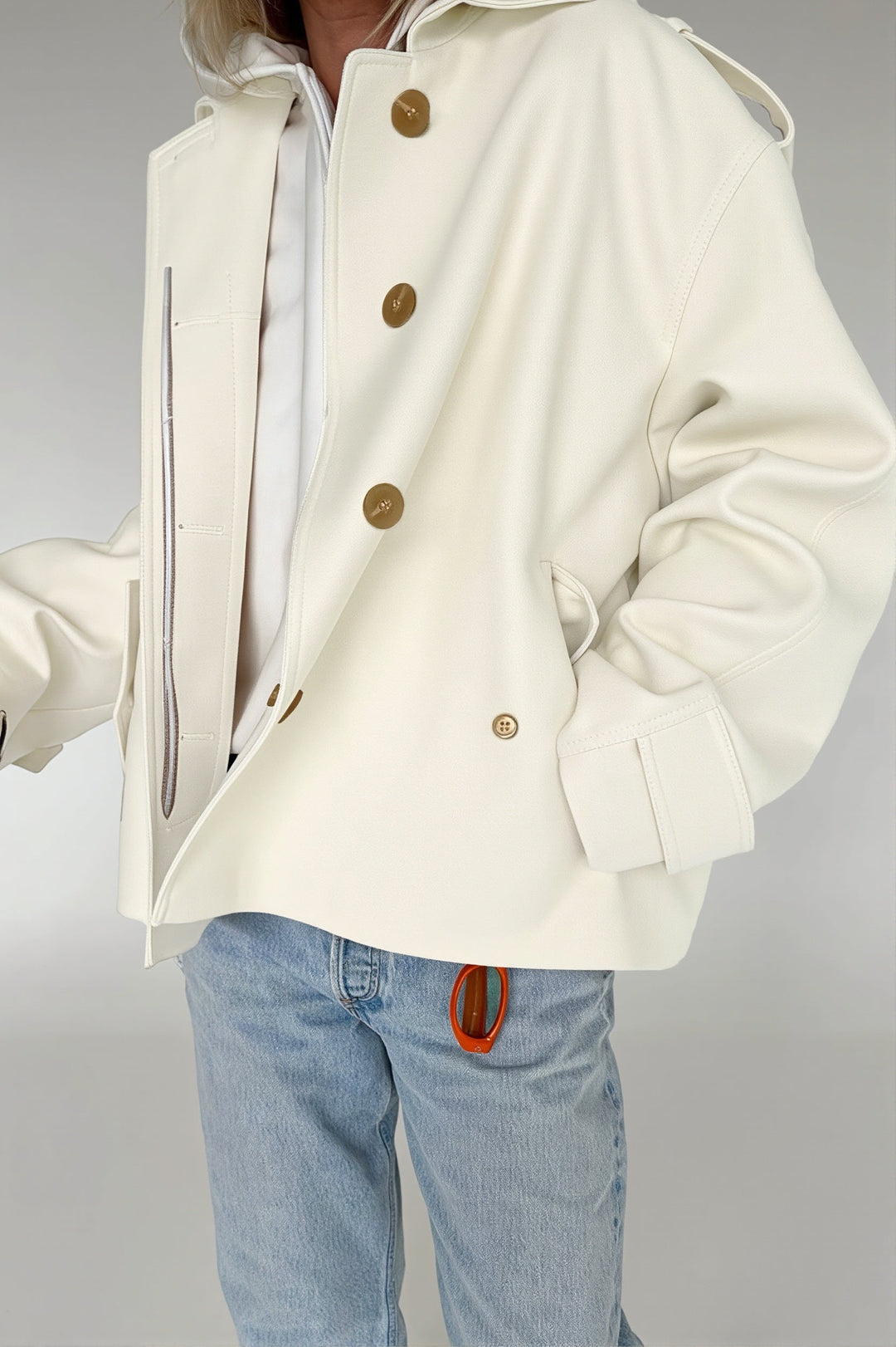 Damen-Kurztrenchcoat mit geschlossenem Reverskragen und Bindegürtel