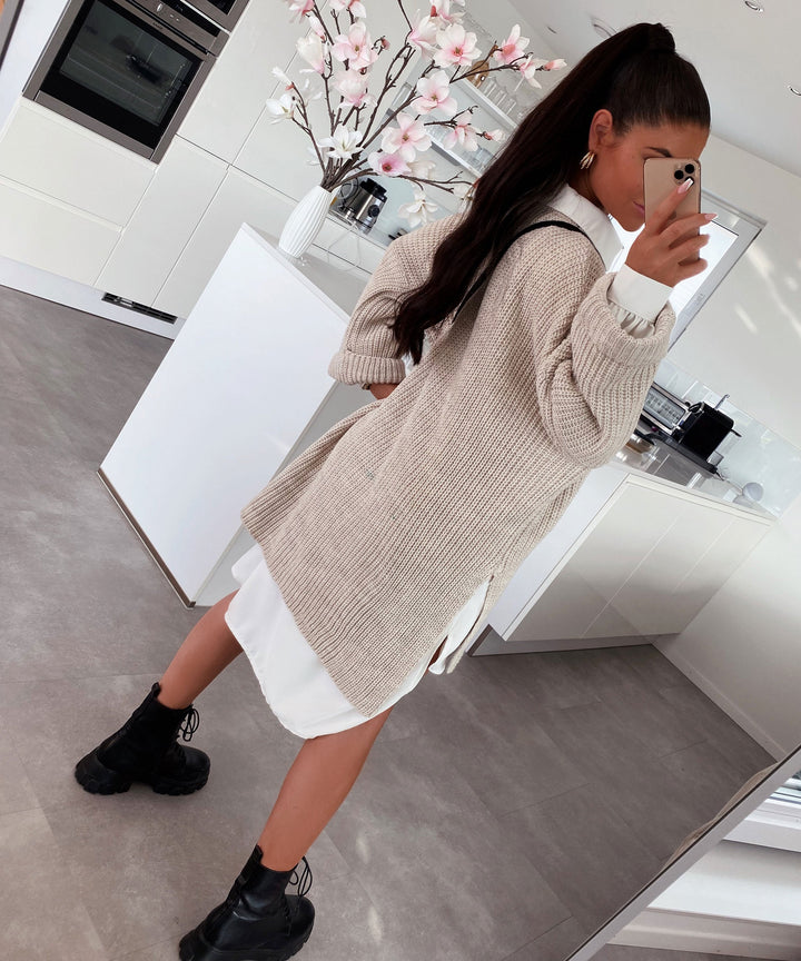 Gemütlicher übergroßer Strickpullover in sanftem Beige