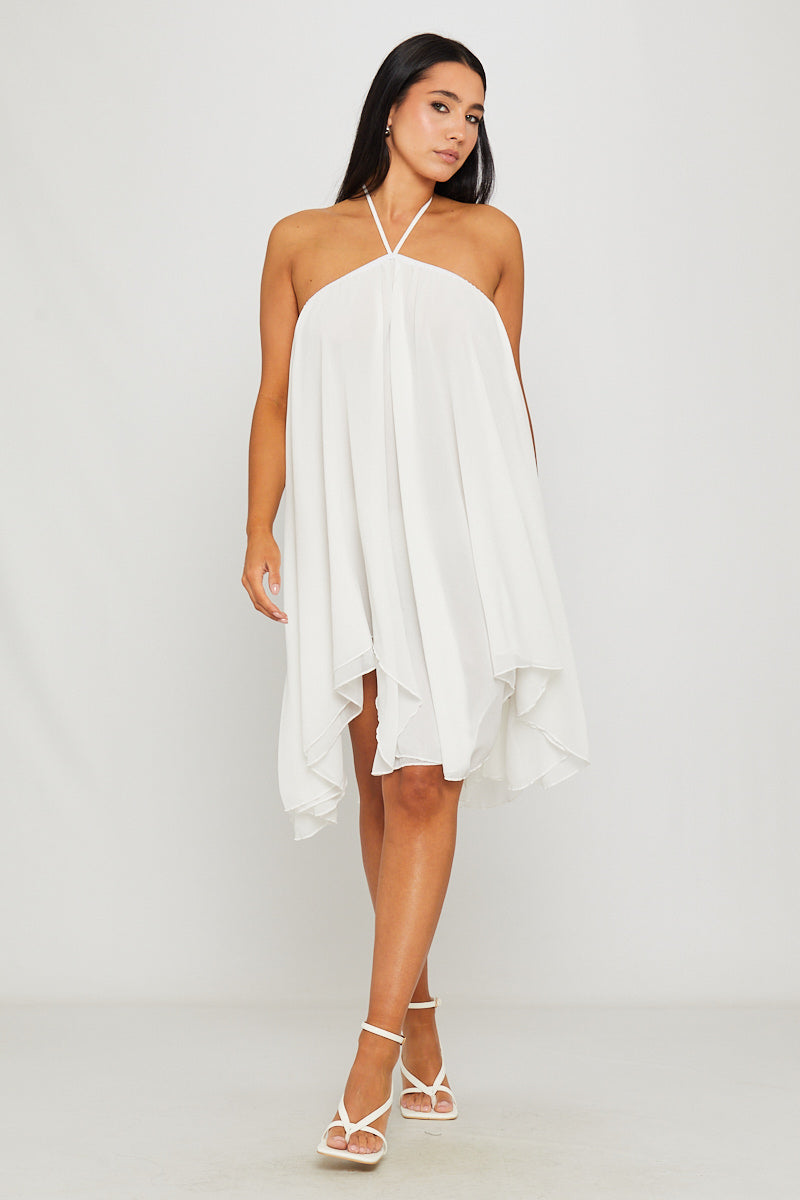 Weißes Chiffon-Minikleid mit Neckholder und asymmetrischem Schnitt