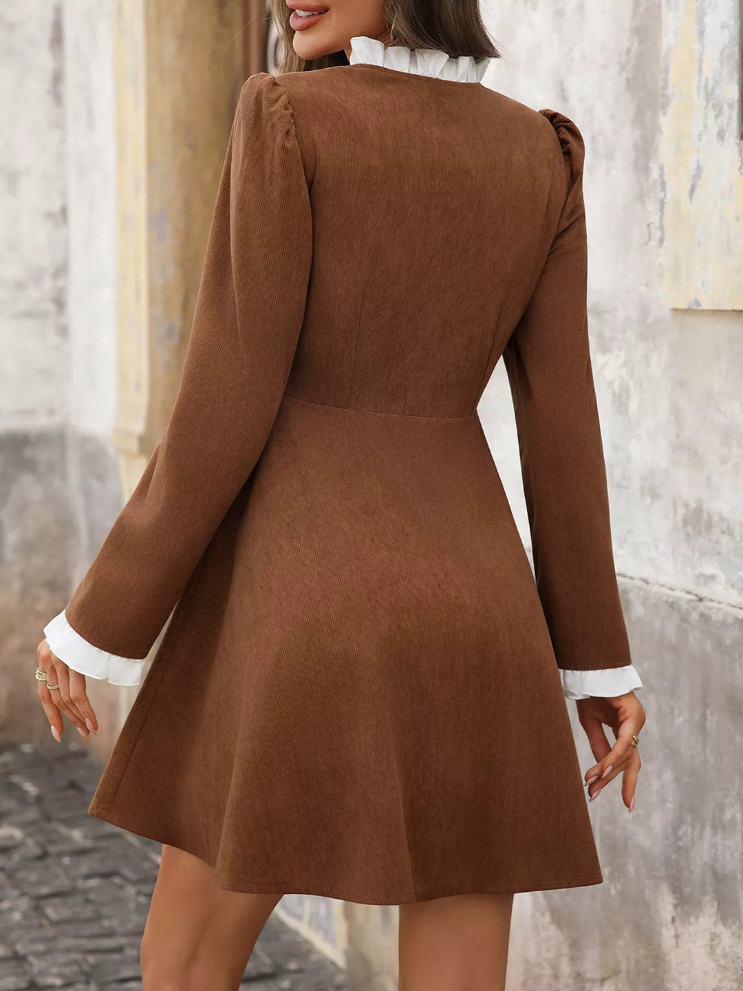 Freizeitkleid mit durchgehender Knopfleiste und langen Ärmeln