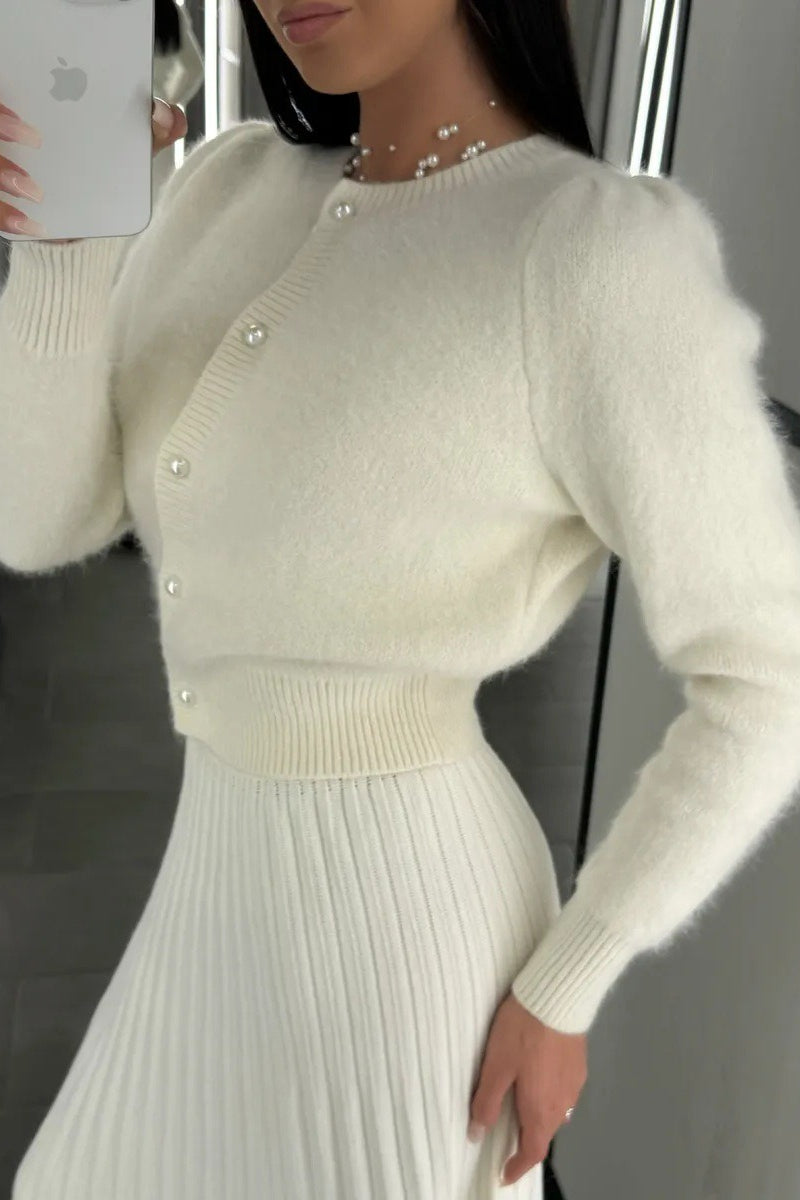Damenstrickjacke mit langen Ärmeln und klassischem Rundhalsausschnitt