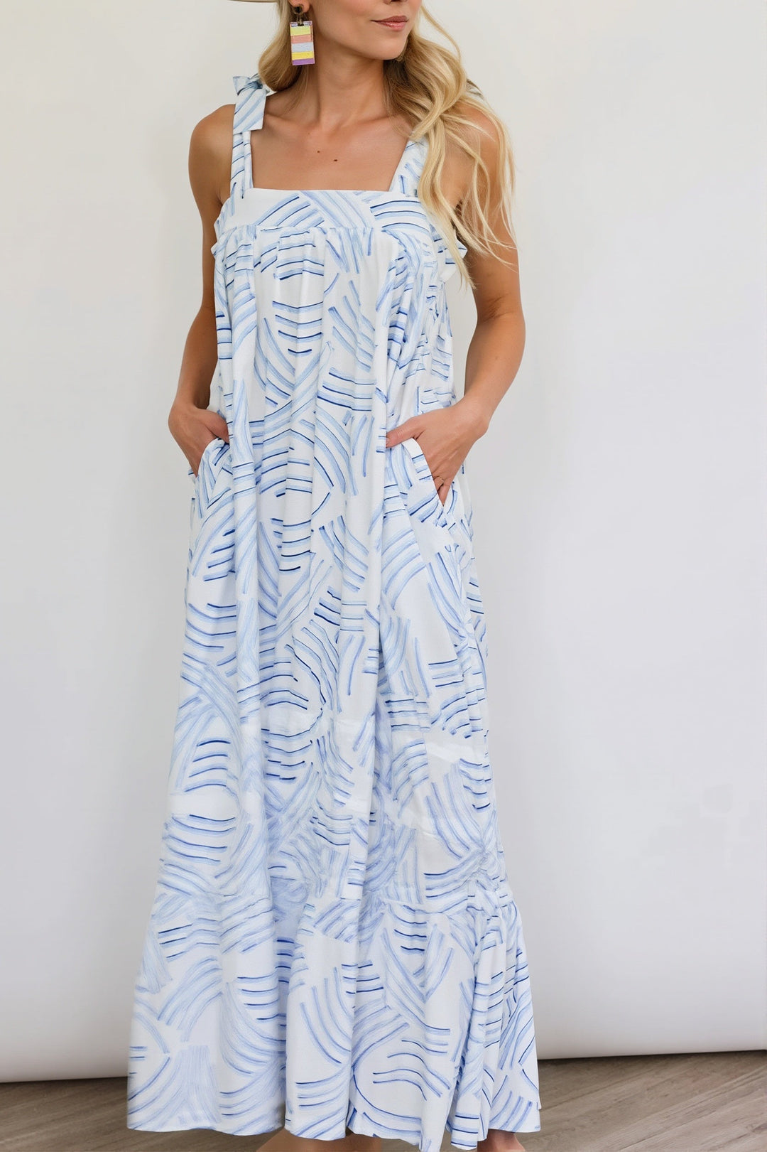 Damen Maxikleid mit Print und Bindeträgern aus leichtem Stoff im Frontalansicht