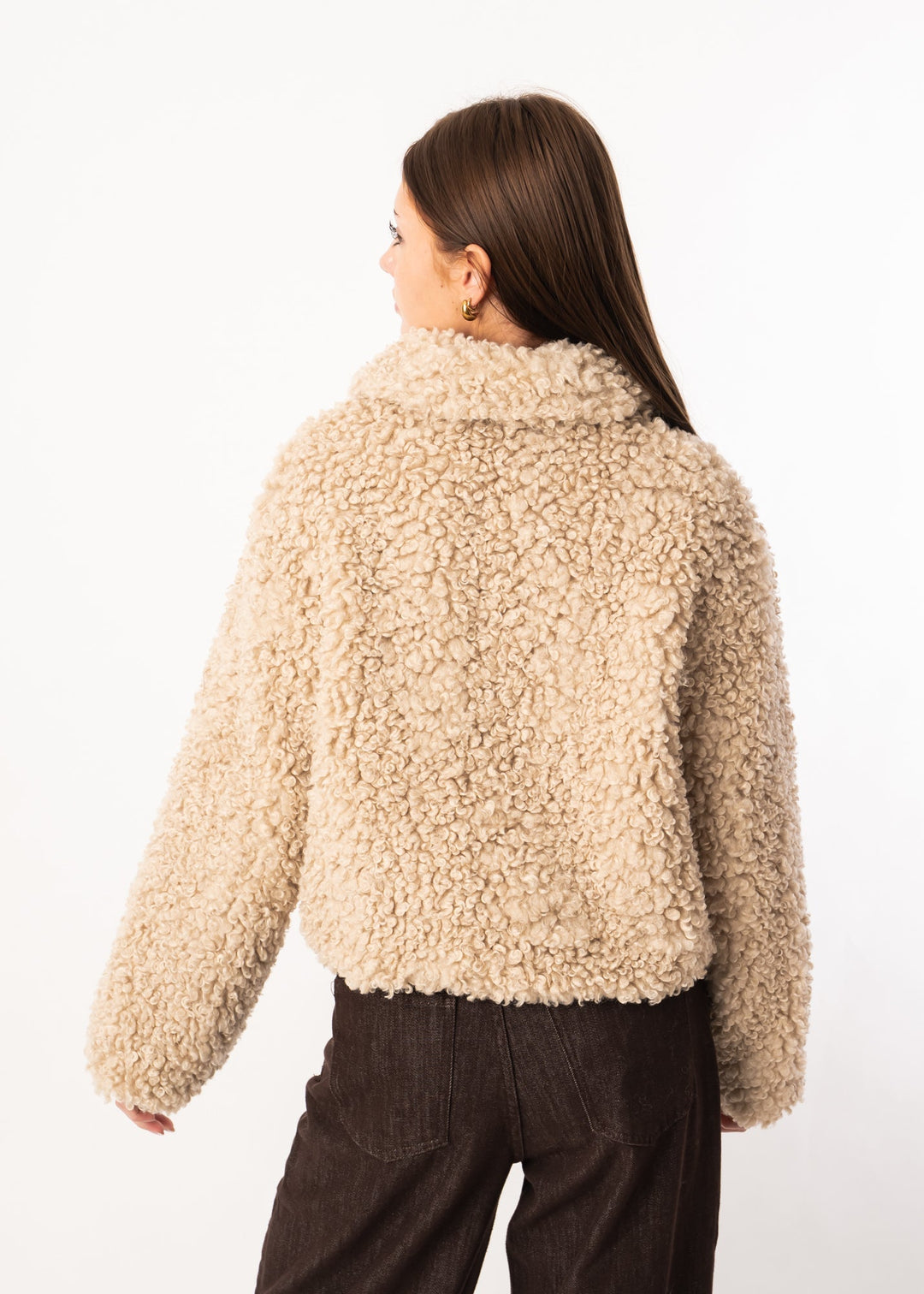 Lockere Jacke aus Schafsfell mit Locken