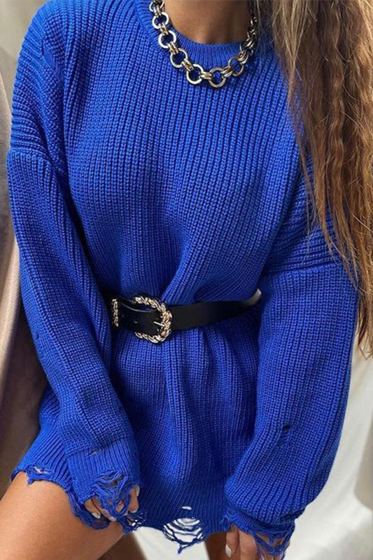 Detailansicht des ausgefransten Saums am Strickpullover