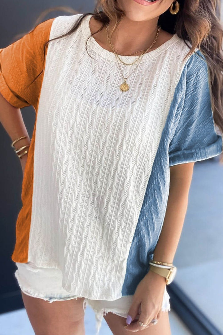 Texturiertes T-Shirt mit Farbblock und lässiger Passform