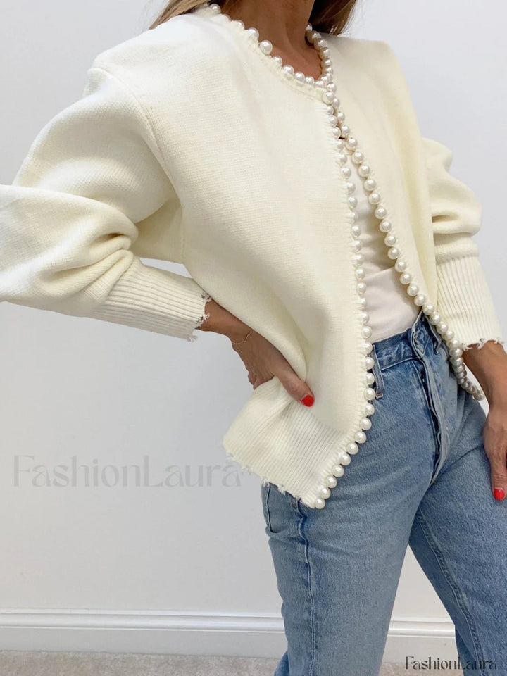 Strickcardigan mit Perlenbesatz und ausgefranstem Saum