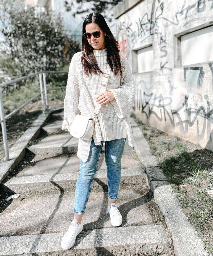 Gemütlicher übergroßer Strickpullover in sanftem Beige