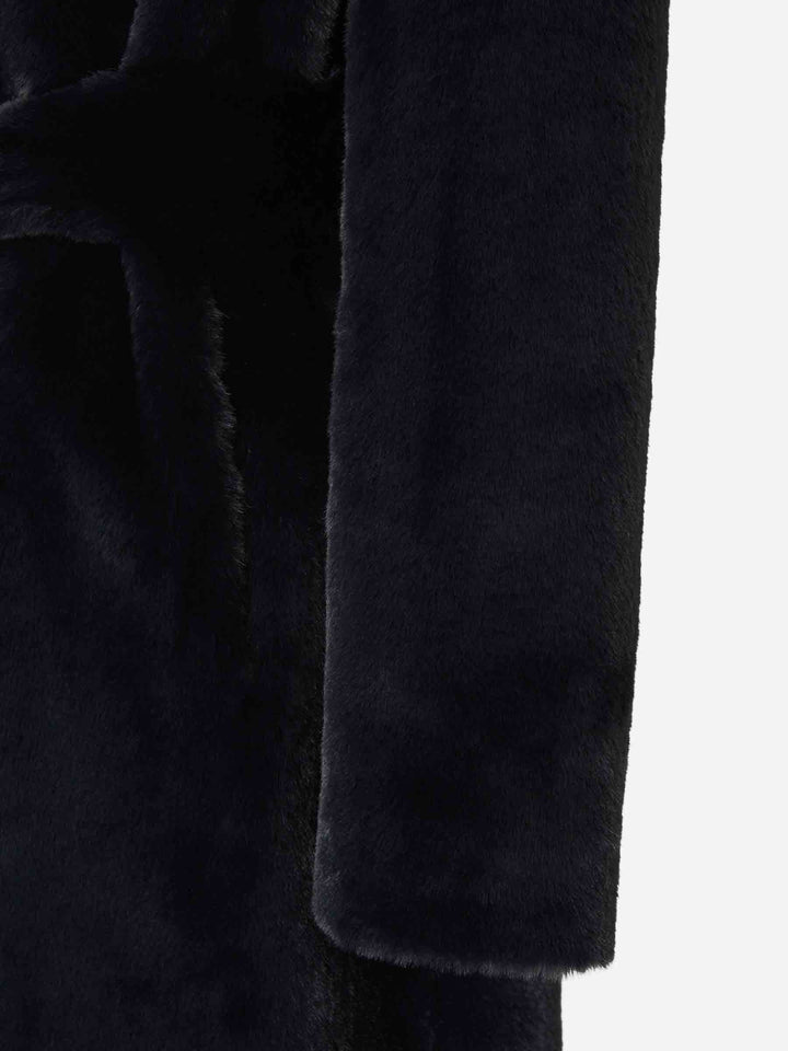 Schicker Kunstpelzmantel für eleganten Winterstil