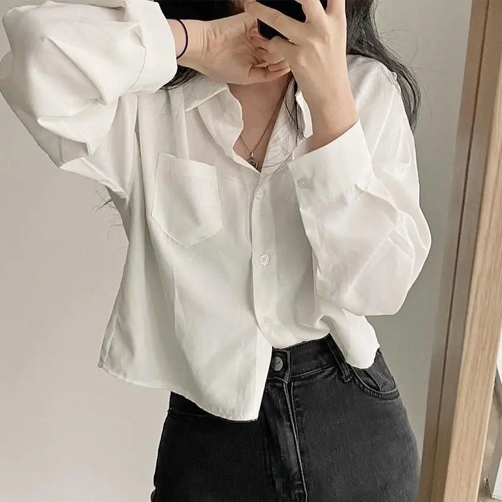 Damenlockere Baumwollbluse mit einem Knopf Weiß