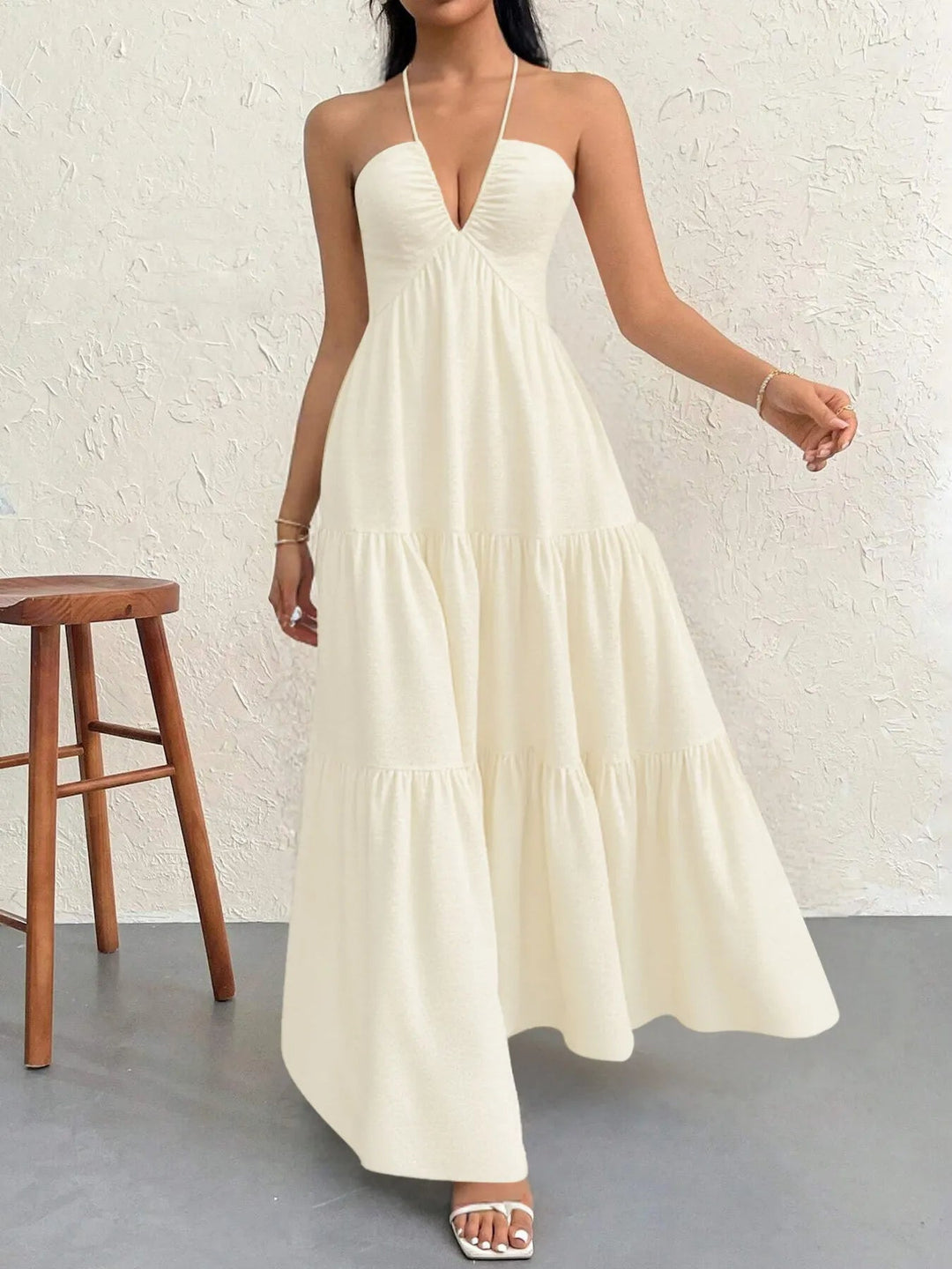 Maxikleid mit Neckholder und Stufen aus transparentem Polyester