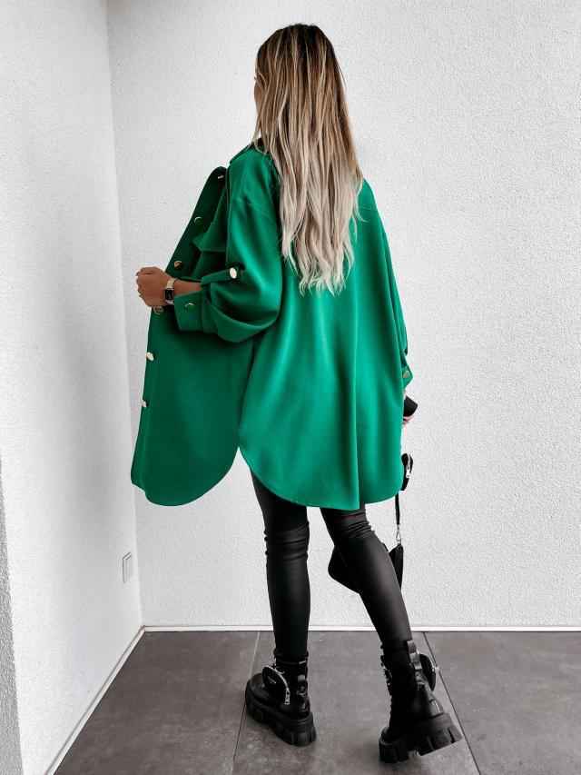 Bequeme lange Hemdjacke mit Knöpfen, Wollkragen und Revers