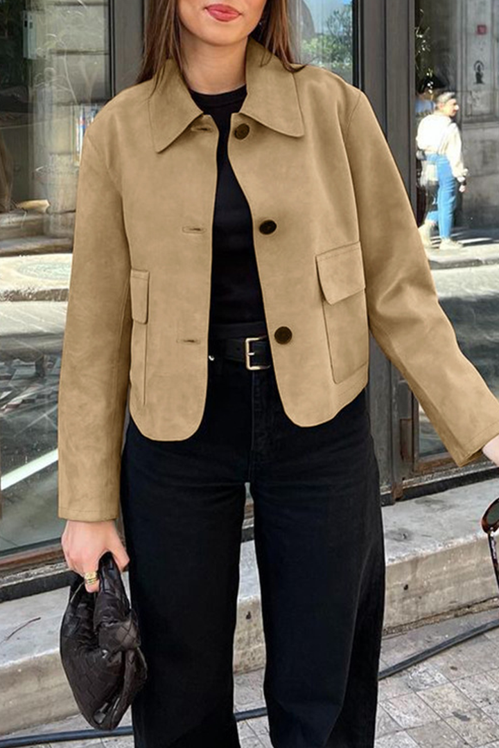 Lässige Jacke mit durchgeknöpftem Hemdkragen