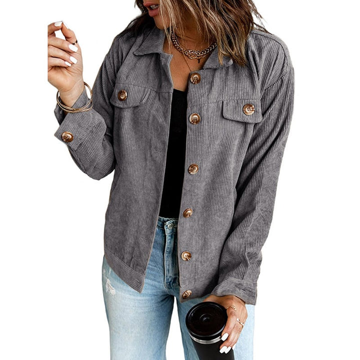 Gesamtansicht des Damen-Overshirts mit Reverskragen