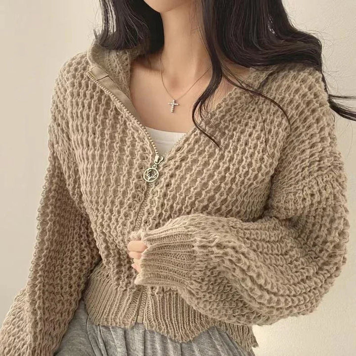 Gekürzte Kapuzen-Strickjacke mit Ausschnitt-Details