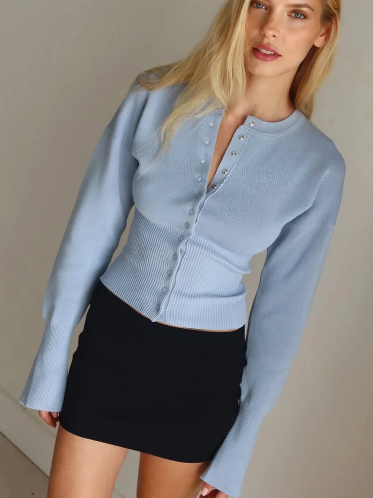Schmal geschnittener gerippter Strick-Cardigan mit Patchwork