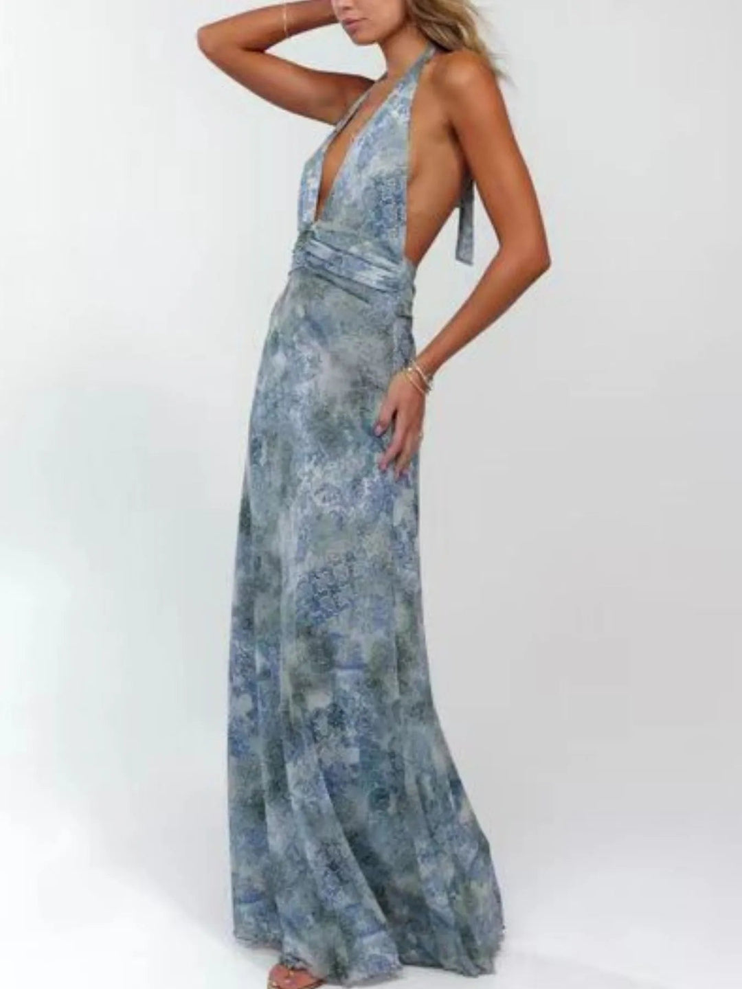 Maxikleid mit Blumenmuster, Neckholder und tiefem V-Ausschnitt