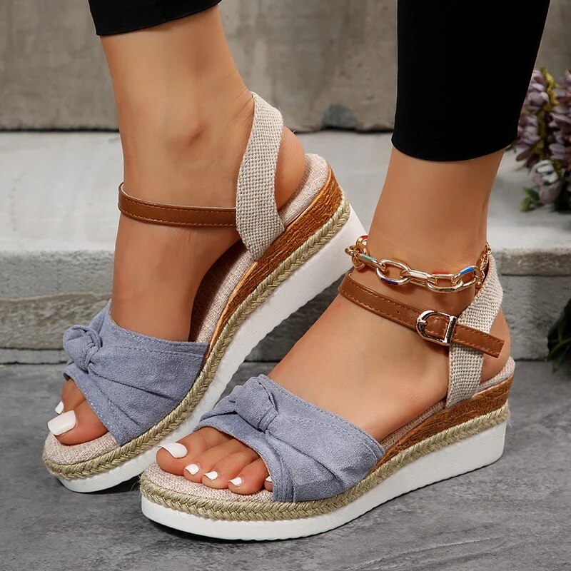 Modische Damensandalen