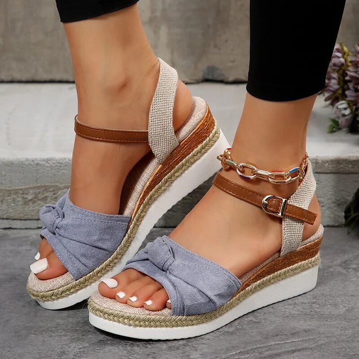Modische Damensandalen
