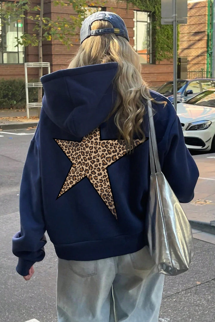 Damen Hoodie mit Sternprint und lockerer Passform in Frontalansicht