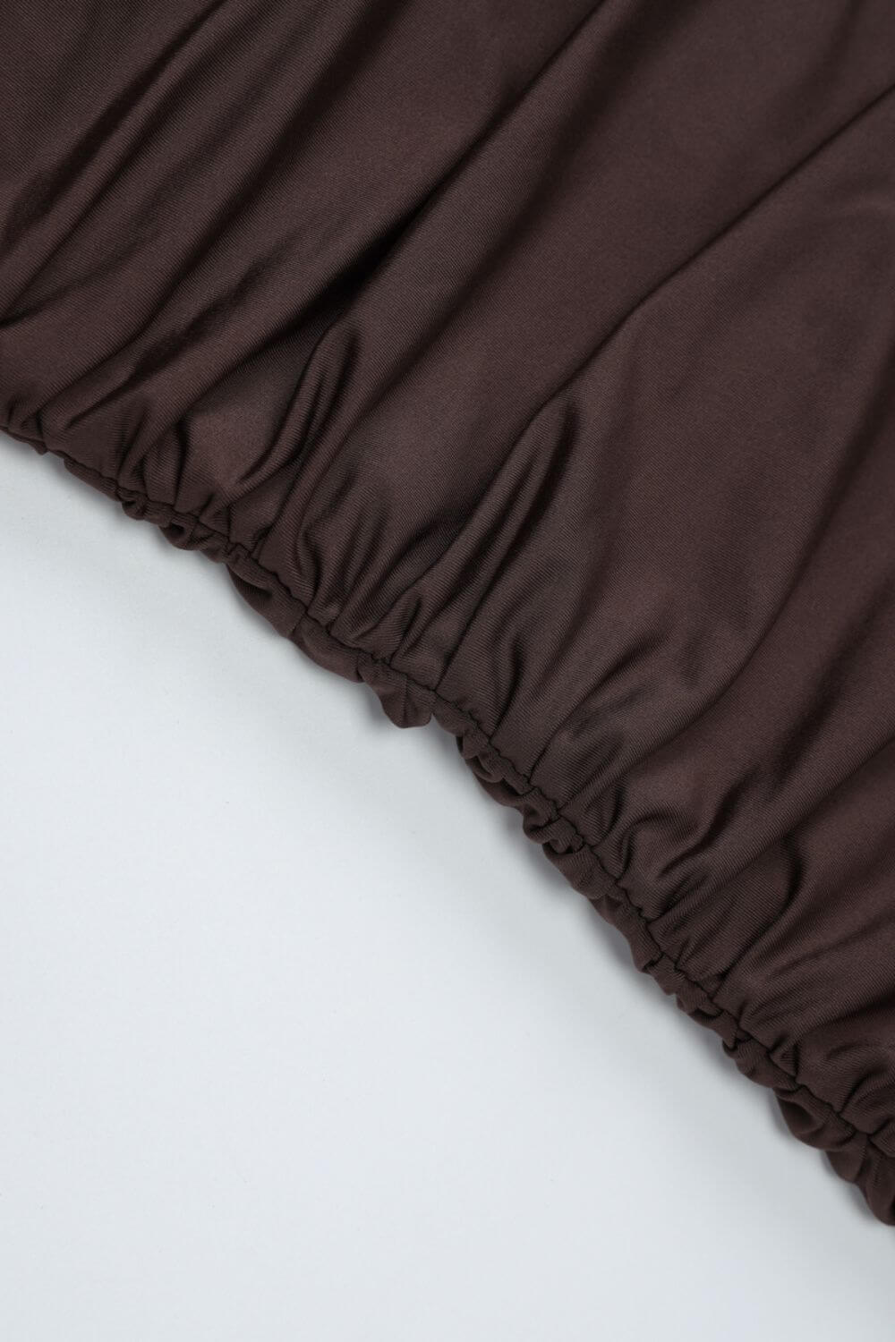 Asymmetrisches, drapiertes, einseitiges kurzes Kleid