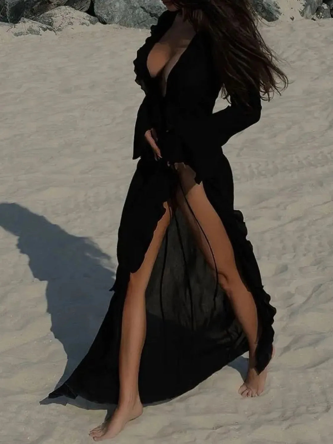 Gerüschtes Strandkleid mit langen Ärmeln