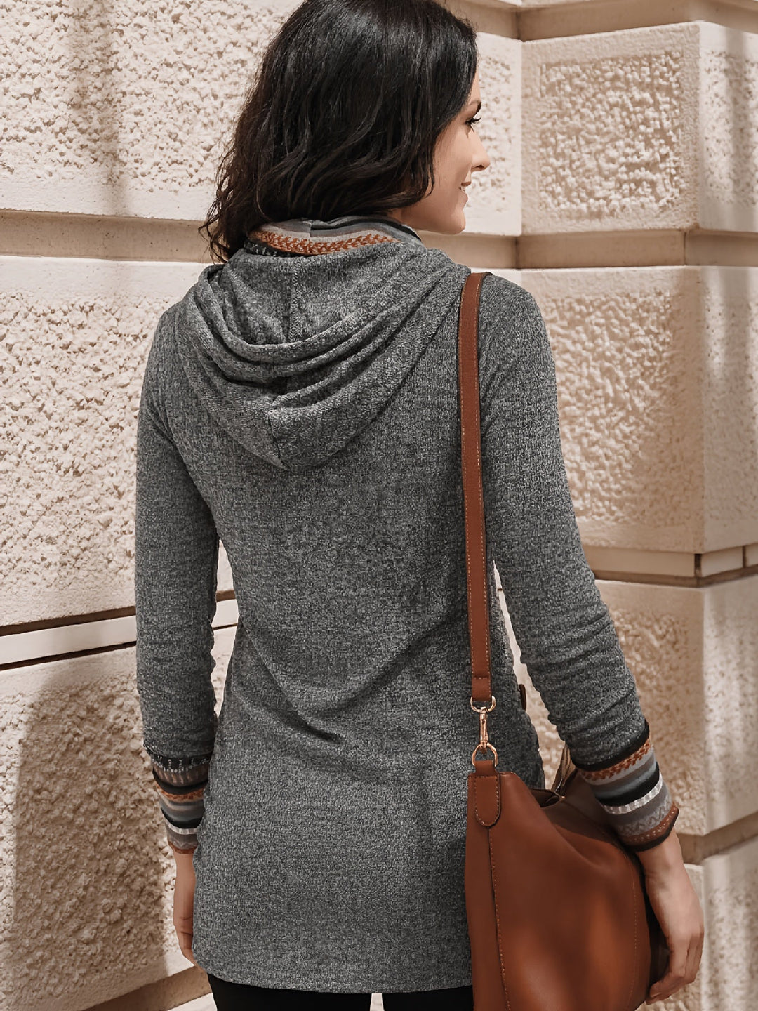 Damenpullover mit Stehkragen und modernem, strukturiertem Design